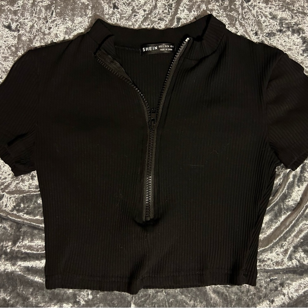 NEVER WORN! Super cute SHEIN zip up crop top!